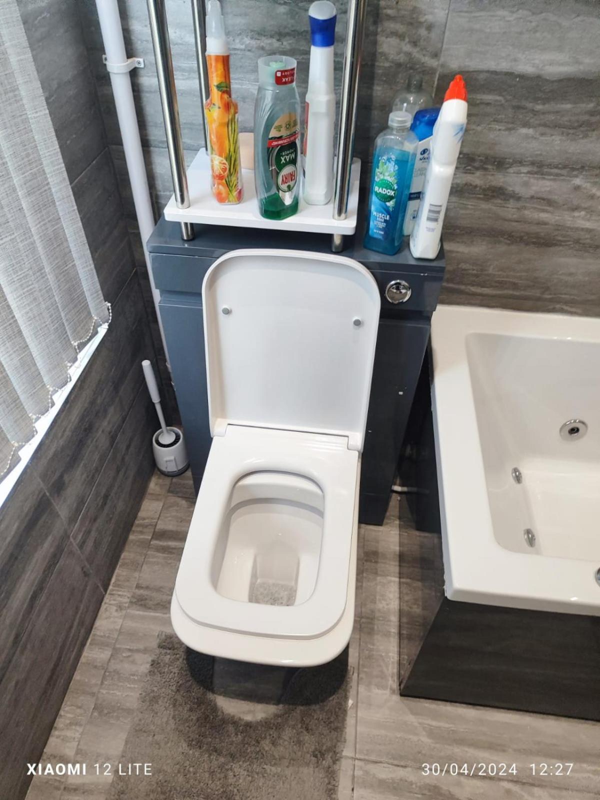 Ensuite Room With Private Bathroom At Уолсал Стая снимка